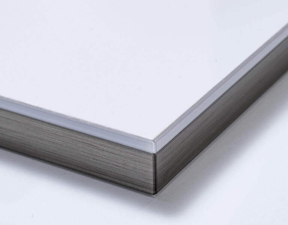 white-acrylic-detail